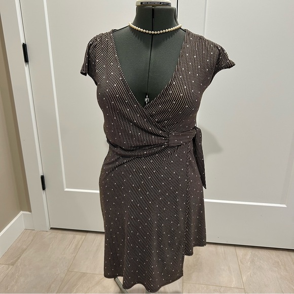 Ann Taylor brown and white faux wrap dress size 0P - Picture 1 of 7